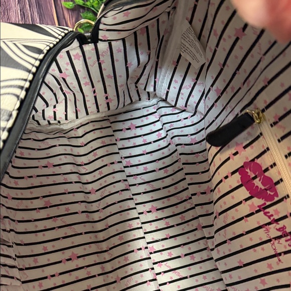 LUV BETSY by Betsey Johnson Black and White Heart Weekender Bag with Red Straps - Picture 15 of 16